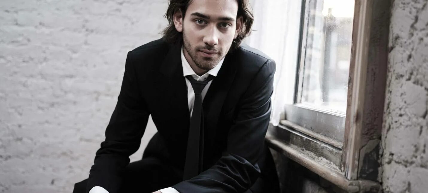 Ближайшее время кто играет. Дзюба сборная россии. Футбол расписание матчей. Ближайшее время кто играет. Мэтт бомер 50 оттенков серого и актриса.