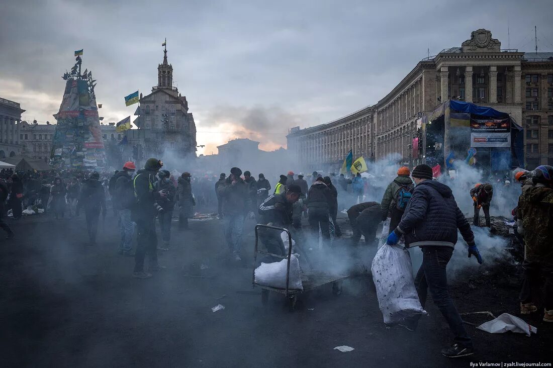 Евромайдан это. Площадь независимости Киев 2014. Майдан 2014 площадь независимости. Украина Киев Майдан.