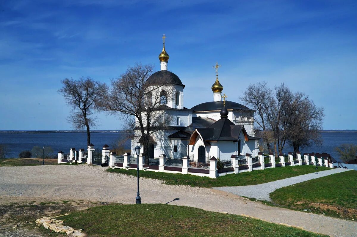 Свияжск отзывы. Свияжск остров-град. Остров град Свияжск церкви. Церкви на острове Свияжск. Остров Свияжск в Казани.