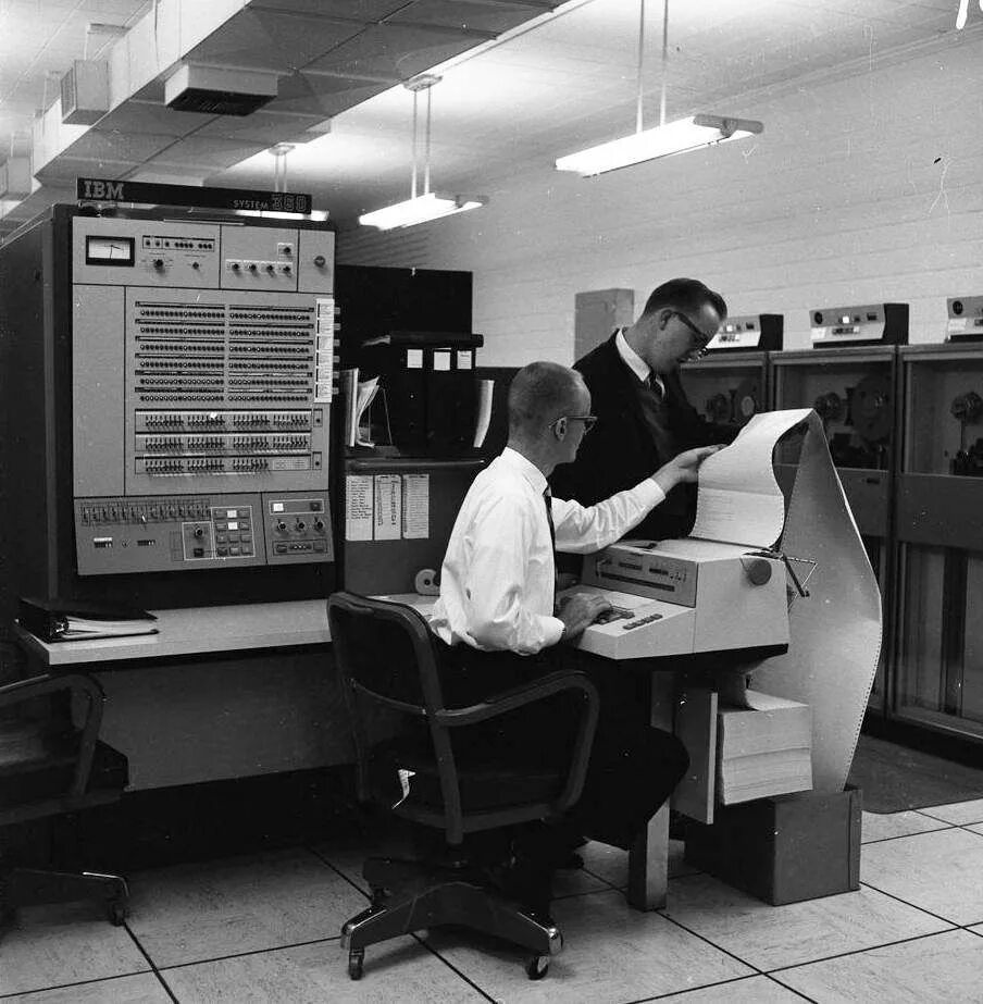 Обслуживание эвм. Компьютер ibm 1970. ес-1033. ес эвм 1970. ibm 70х.