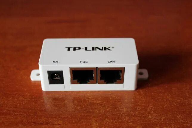 Poe инжектор tp link. TP-link POE адаптер. TP link POE адаптер 12 в. Адаптер TP-link DC POE lan. Адаптер Power over Ethernet TP-link TL-poe10r.