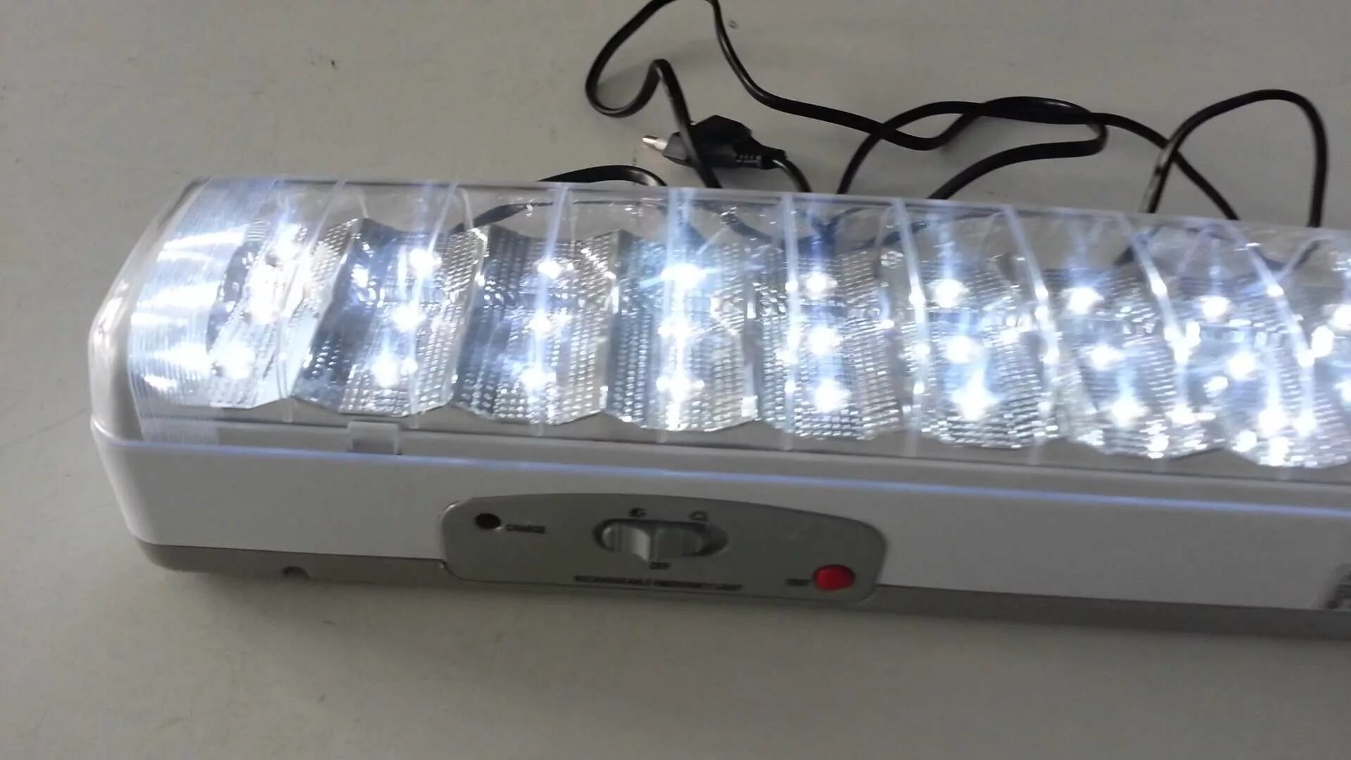 Аварийный источник света. Светильник аварийного освещения 21 LEDS Bivolt Flashlight. Светильник СБА 1093с 120 led аккумуляторный. Аварийный светильник с аккумулятором светодиодный 12 вольт. Аварийный светильник с аккумулятором светодиодный 600х600.