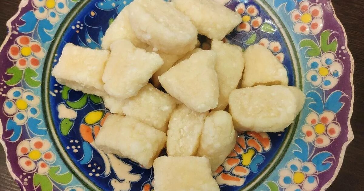 сырники с бананом и сгущенкой. ленивые творожники. сырники и ленивые вареники. ленивые сырники. вареные сырники.