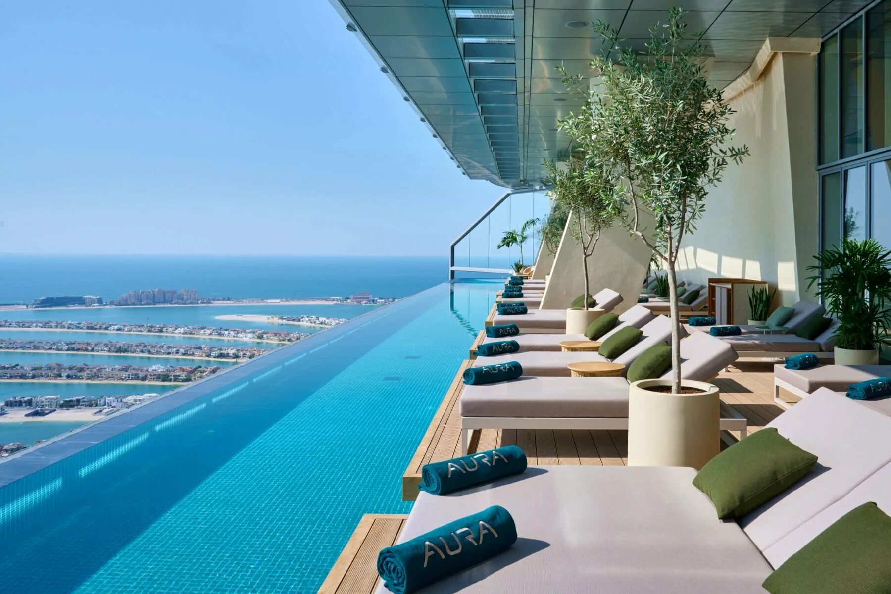 Park regis by prince dubai islands. Aura Skypool Дубай отель. Панорамный бассейн Дубай Aura Skypool. Бассейн Aura Skypool в Дубае. Инфинити бассейн Дубай Бурдж Халифа.