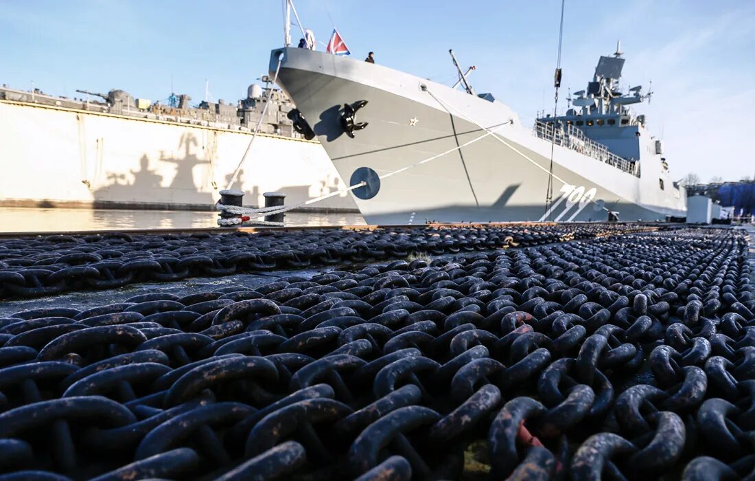 Почти флот. Швартовка военного корабля. Военно-морской флот мощь. Морские названия на корабле. Мощь ВМФ России.