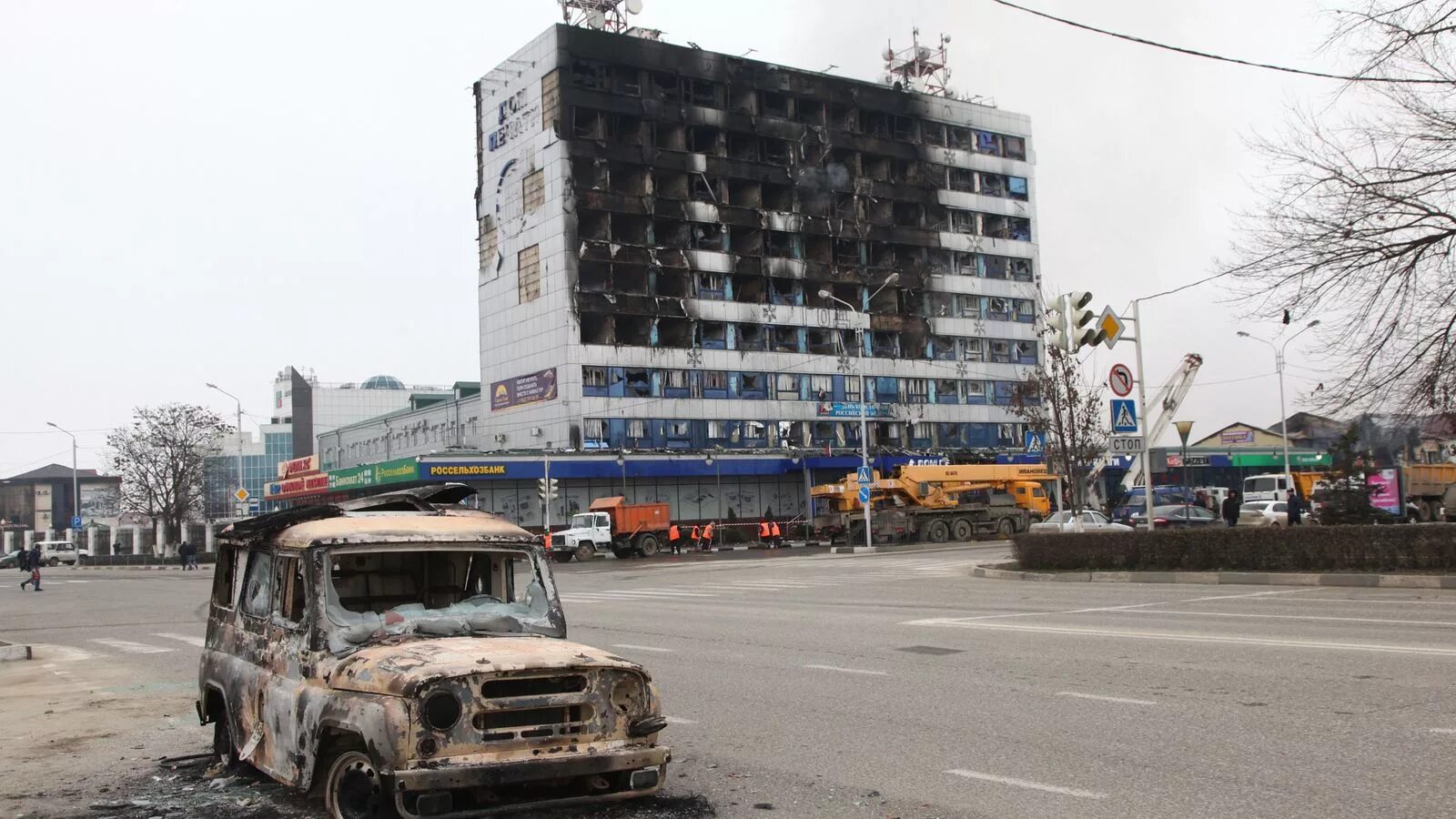 4 декабрь 2010. Нападение боевиков на Грозный 2014. 4 Декабря 2014 г Грозный нападение боевиков на город. Дом печати Грозный 2002.