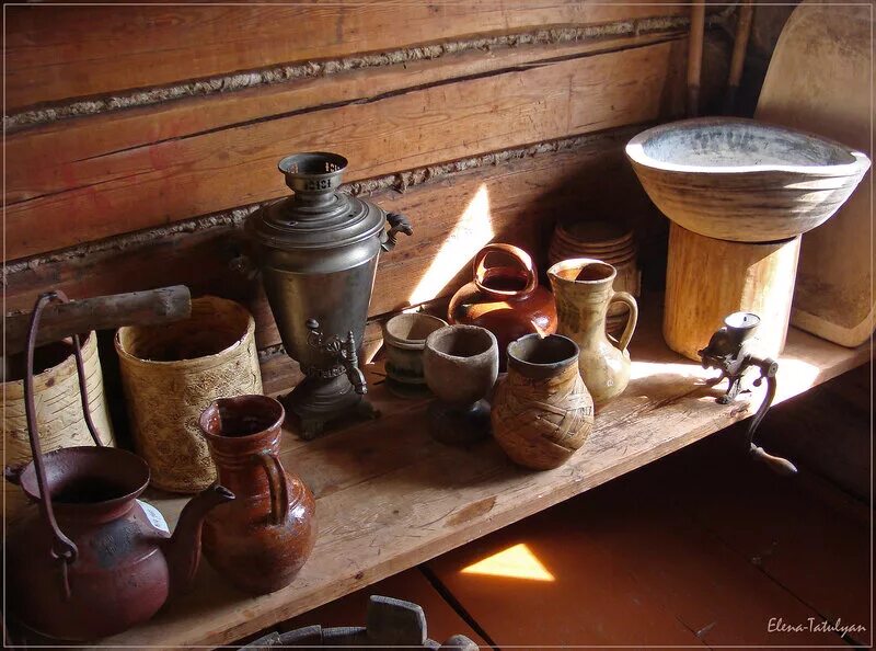 старинная домашняя утварь. старинная утварь. старинные предметы кухонной утвари. старинная домашняя утварь. кухонная утварь русской избы.