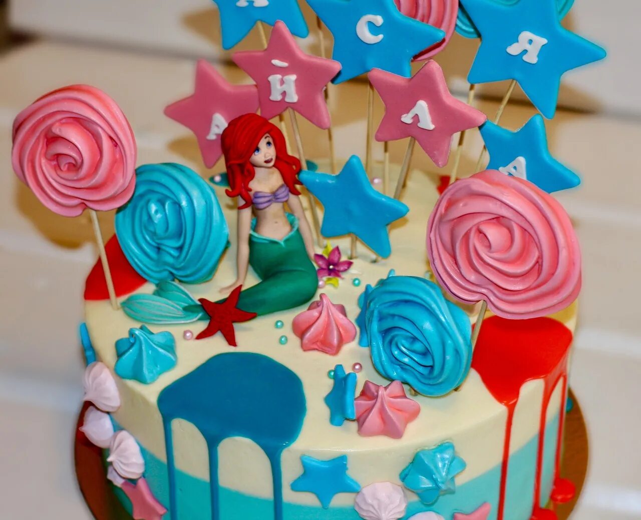 Детский торт с русалочкой ариэль. Торт русалочка ариэль 5. Тортик русалочка ариэль. Торт русалочка но не ариэль. Детский торт с русалочкой ариэль.