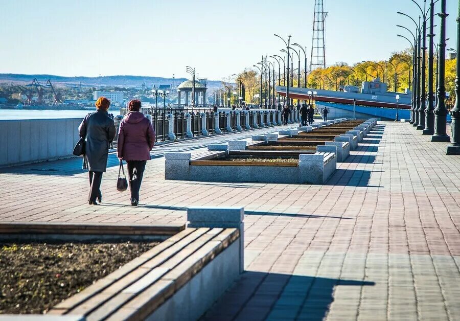 Сколько времени благовещенске амурской области. Набережная Благовещенска Амурской области 2022. Набережная реки Амур Благовещенск. Набережная Благовещенска 2022. Новая набережная Благовещенска Амурской области.