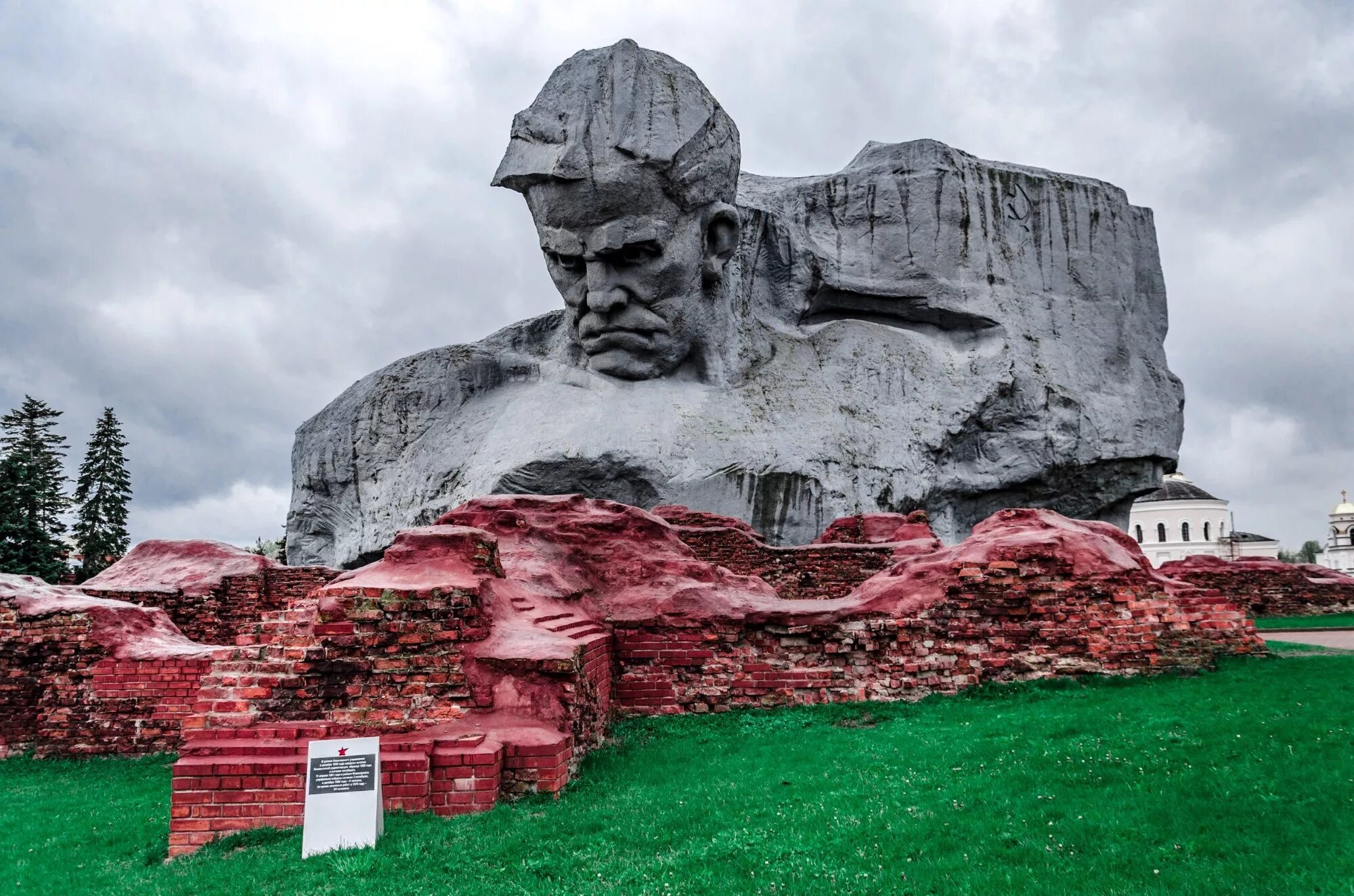 Памятники войны в беларуси. Мемориальный комплекс Брестская крепость-герой. Крепость герой Брест Брестская крепость. Брест крепость мемориал. Монумент "крепость-герой", Брест..