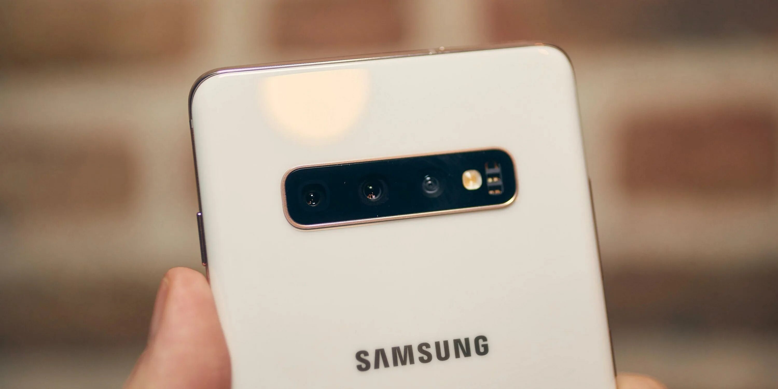 Самсунг 10 видео. Samsung Galaxy s10. Samsung Galaxy s10 камера. Samsung s10 белый. Samsung Galaxy s10 White.