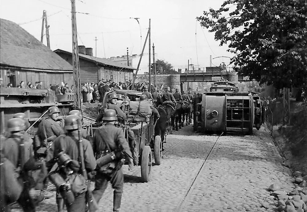 В каком году немцы вошли. Штурм Варшавы 1939. Оккупация Варшавы 1939. Варшава 1939 год. Немецко польская компания 1939 года.