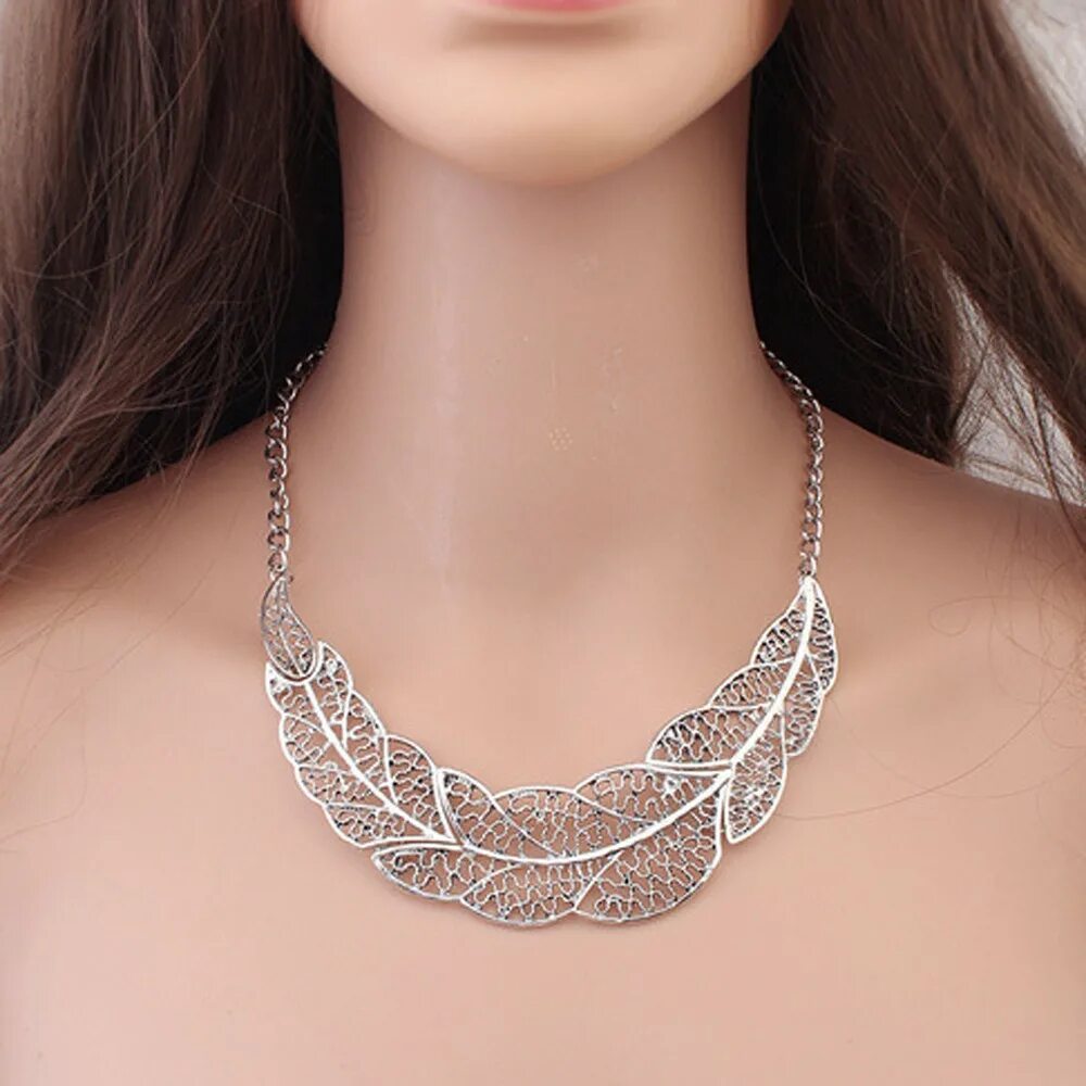 колье. золотые цепочки с подвесками. многослойная цепочка с подвесками. колье чокер. стильные украшения на шею.