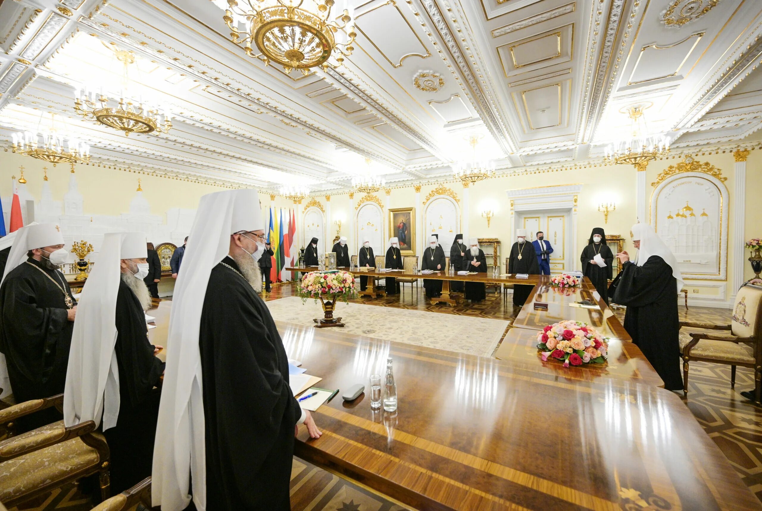 Патриаршей и Синодальной резиденции в Даниловом монастыре в Москве. Заседание Священного Синода в Даниловом монастыре. Патриарх в ауле