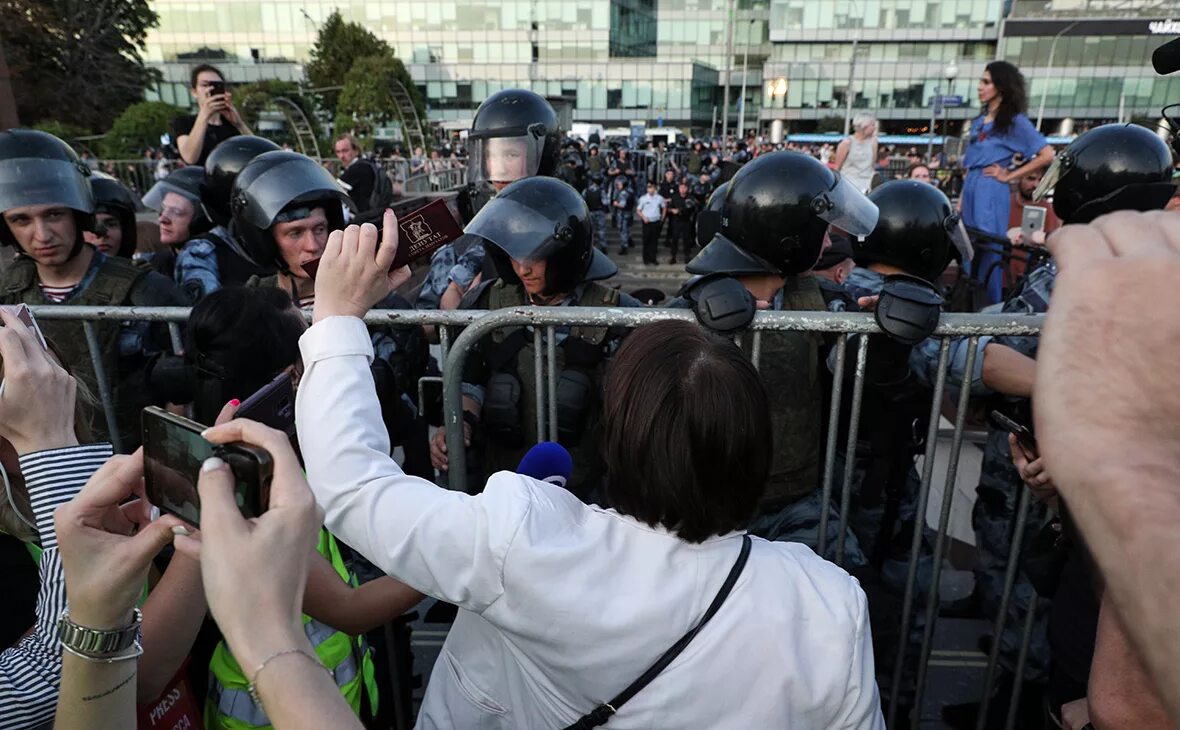 Массовые беспорядки митинг. Общественные беспорядки в России. Пресечение массовых беспорядков. Массовые беспорядки в России 2021.