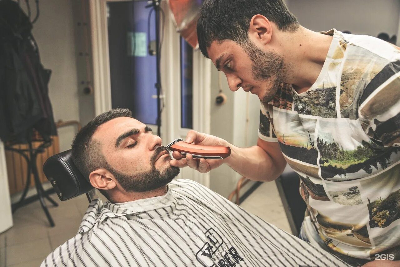 Алишер барбер. Алишер барбер. Прическа тимати 2021. Barber barinov, кострома. Парикмахер мужской.
