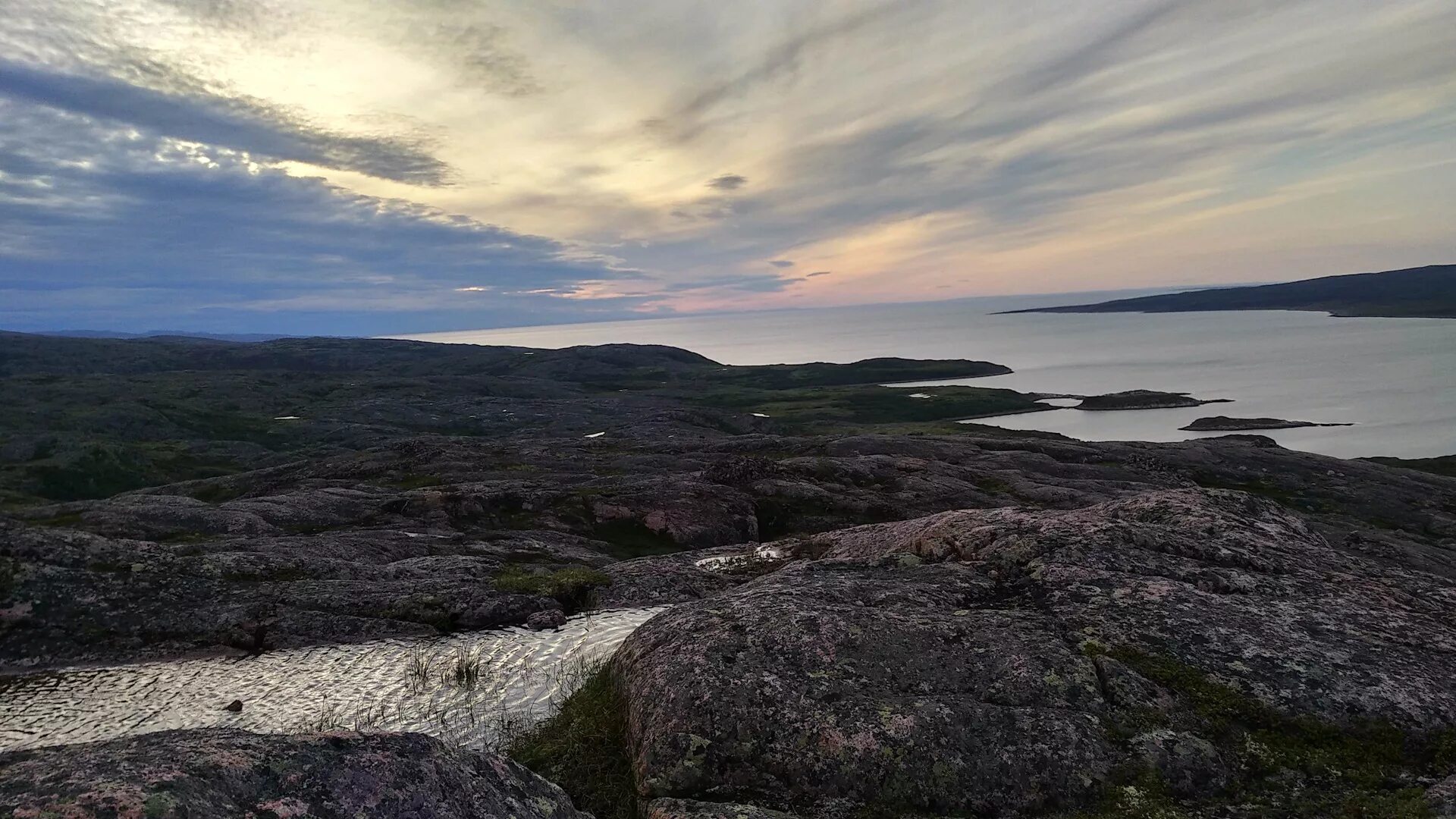 Сопки кольского полуострова. Звуки кольского полуострова. Териберка фьорды. Кольский полуостров север териберка. Кольский полуостров ландшафт.