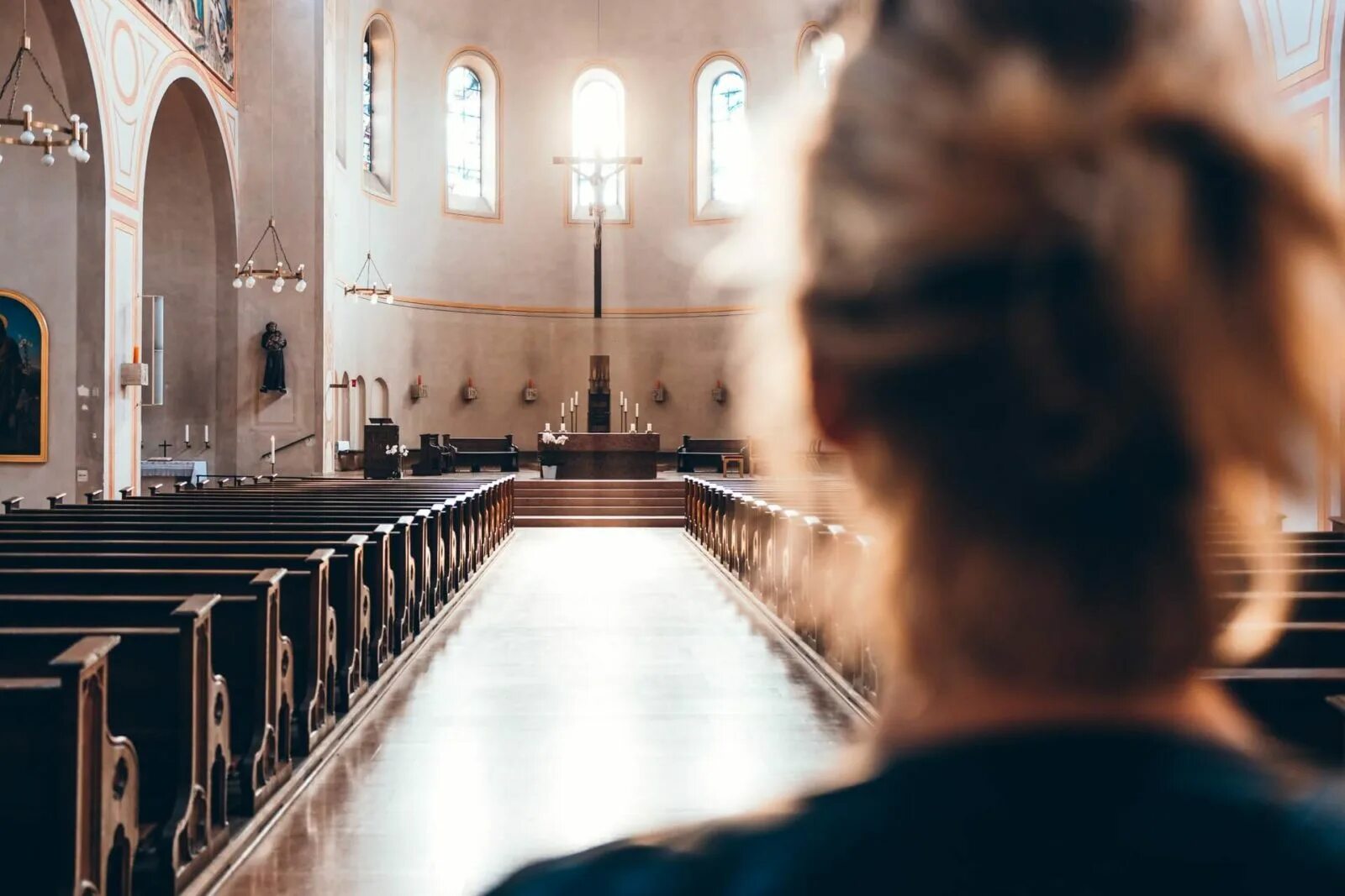 Worship Церковь. Молодежь в храме. Место в храме для некрещенных. Можно ли посещать храмы