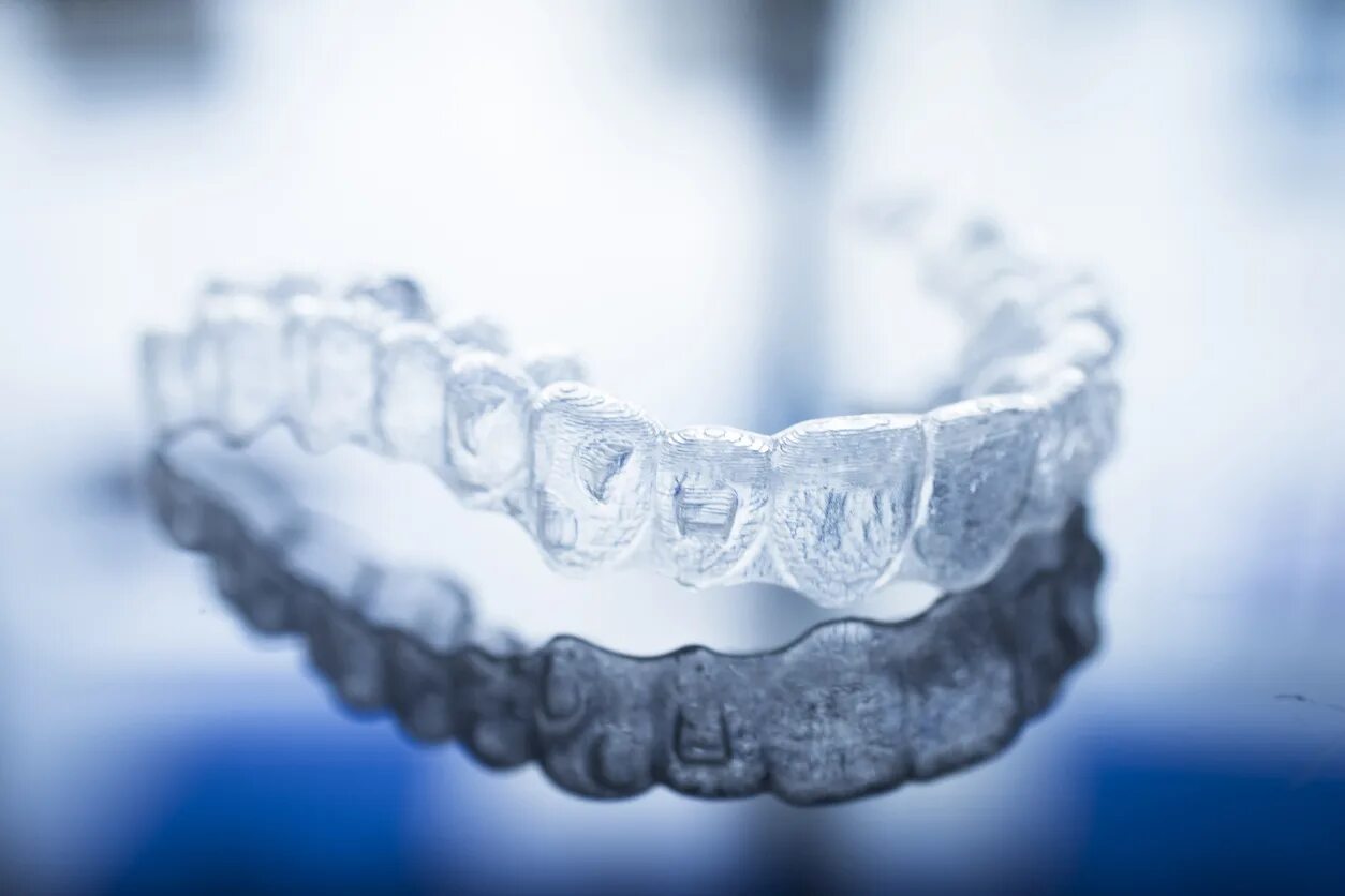 Элайнеры это. Инвизибл элайнеры. прозрачные элайнеры invisalign. элайнеры 1998. 3d smile элайнеры.