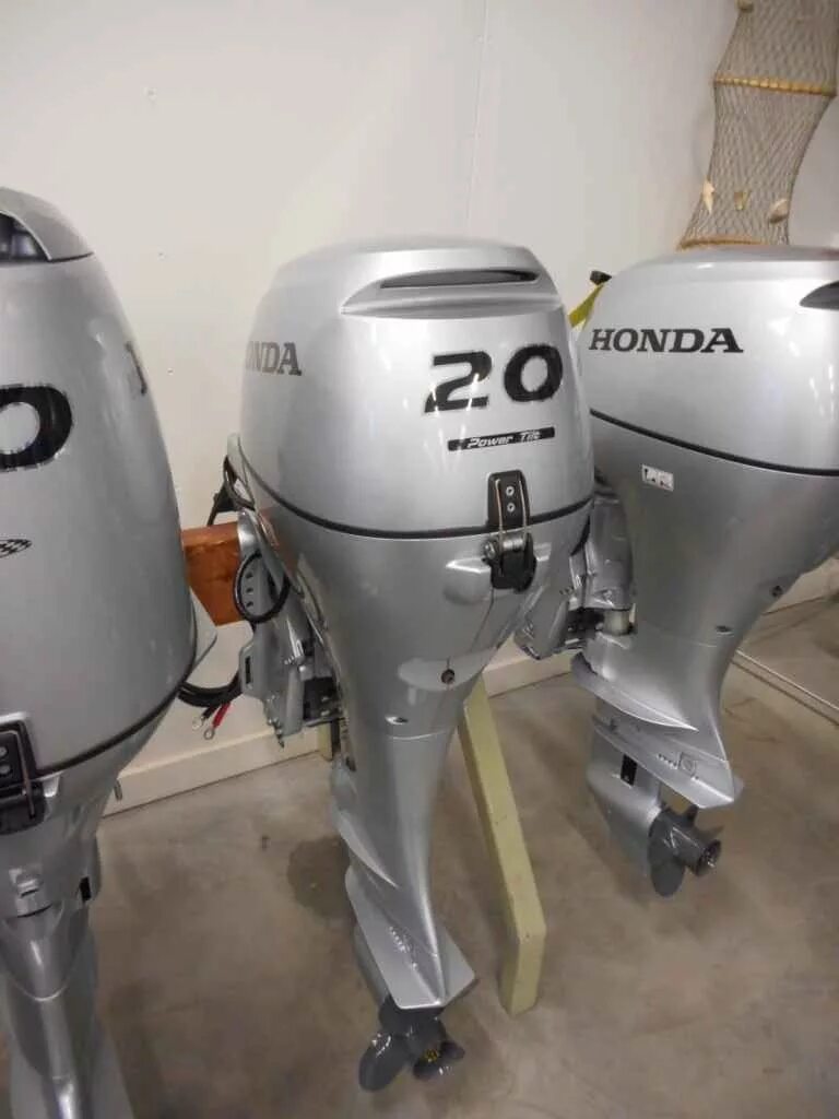 Мотор honda 20. Honda bf20. Лодочный мотор Honda bf20. Honda bf20 2016. Honda bf20 шилд.