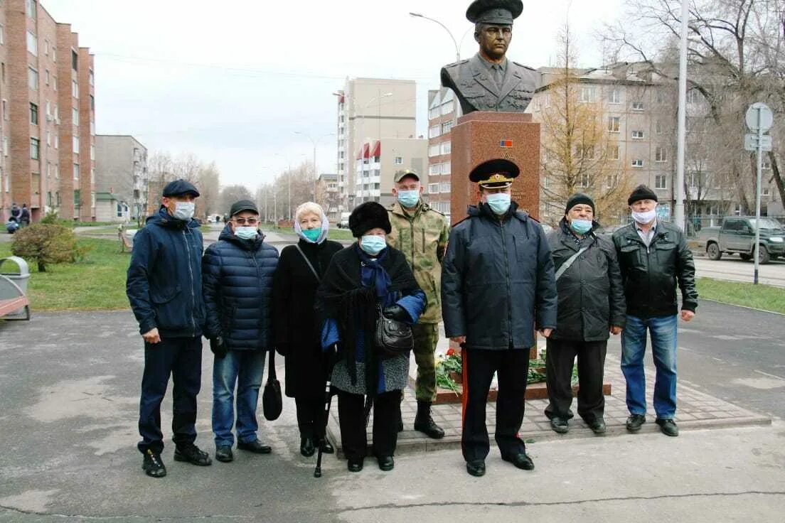 Программа в городе кемерово. Аллея героев кемерово. бюст якунину кемерово. якунин игорь николаевич кемерово. якунин игорь николаевич герой кузбасса.