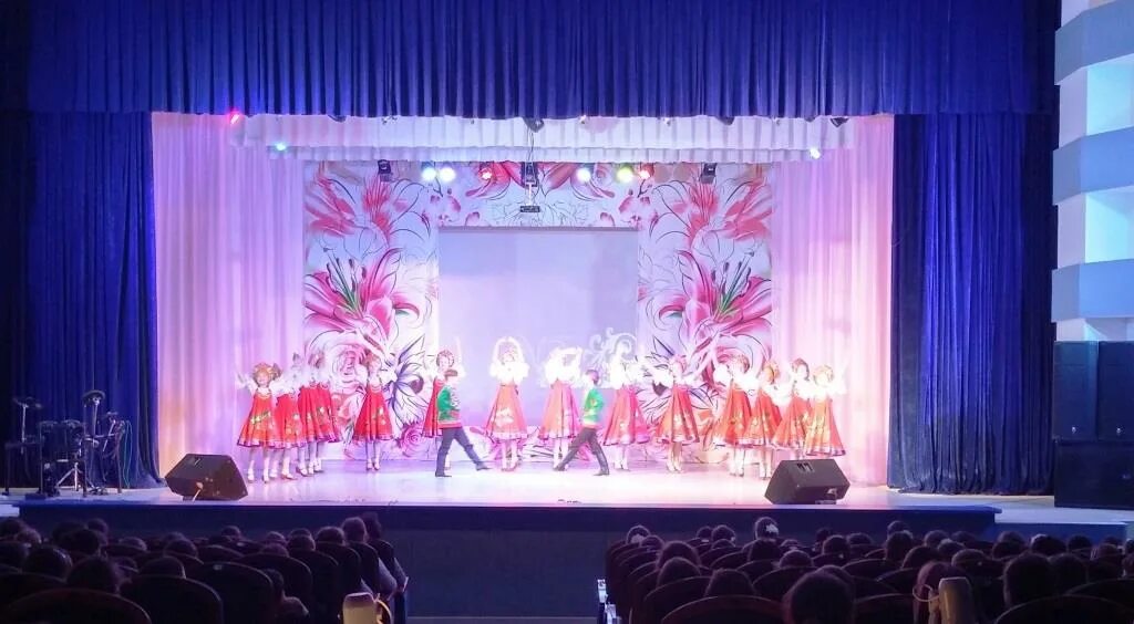 дк буренкова брюховецкая. дом культуры буренкова брюховецкая. брюховецкий дом культуры. дом культуры ст брюховецкой. дом культуры петрика брюховецкая.