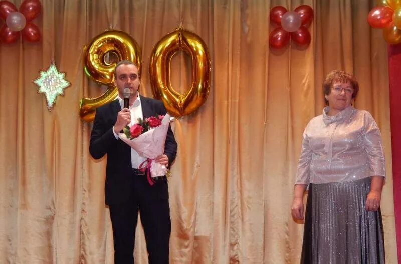 Школа 90 красноярск. Директор школы 90 златоуст. Директор школы 90 златоуст. Директор школы 90 златоуст. Директор школы 1 златоуст.