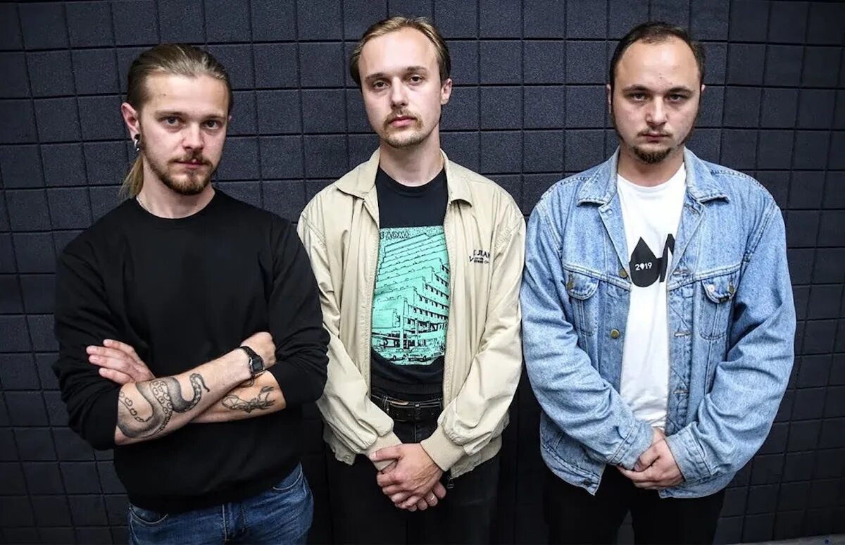 Трек молчать