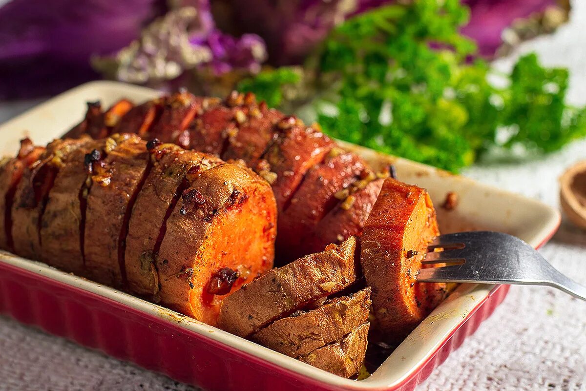Как вкусно приготовить батат. Печеный батат. батат в духовке. блюда из батата в духовке. запеченный сладкий картофель.