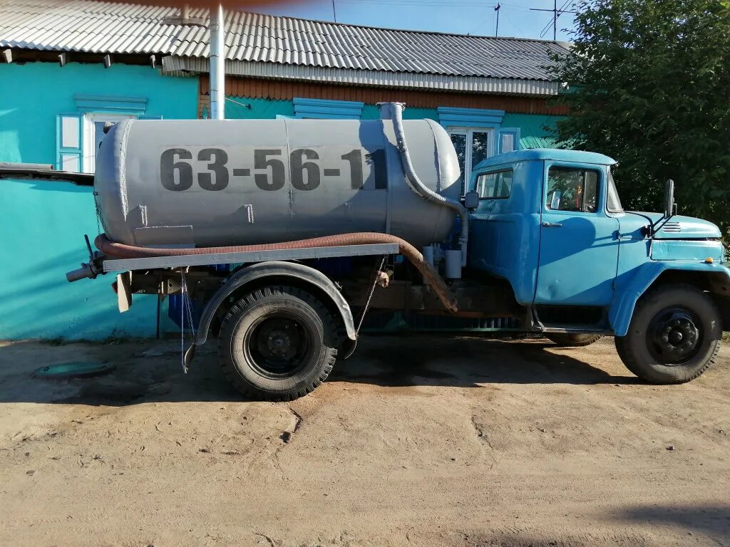 Услуги вакуумки. Вакуумка улан удэ. Услуги вакуумки. Вакуумка камаз улан удэ. Газ 3307 ассенизатор.