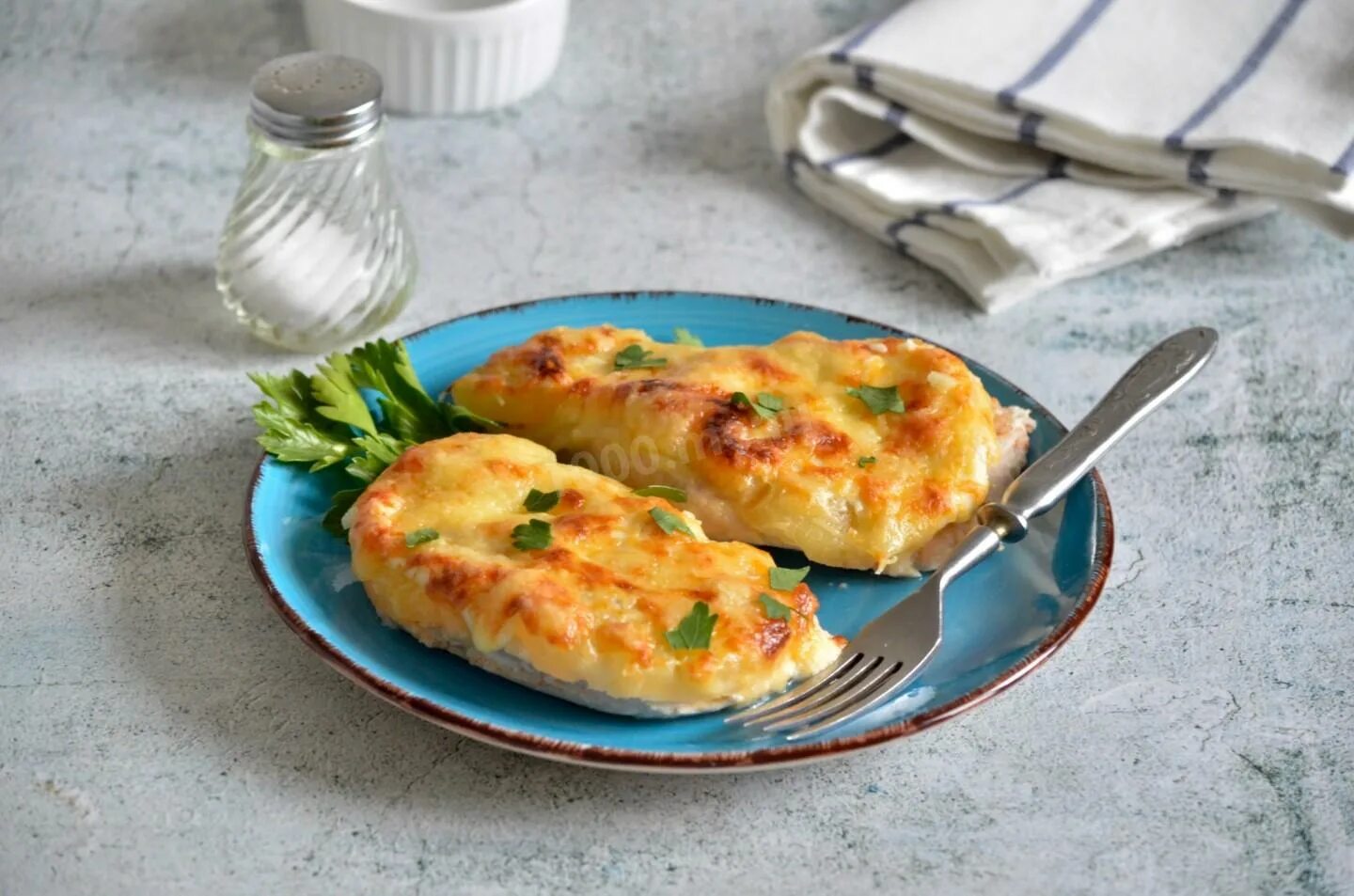 Куриное филе с ананасами. Куриная грудка с ананасами. курица с ананасами в духовке под сыром. филе куриное с ананасом под сыром. курица филе с ананасами в духовке под сыром.