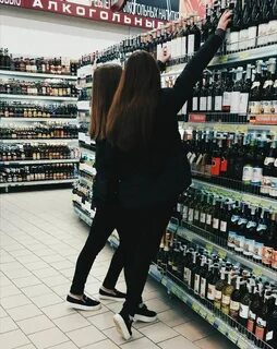 20 людей пошли в магазин