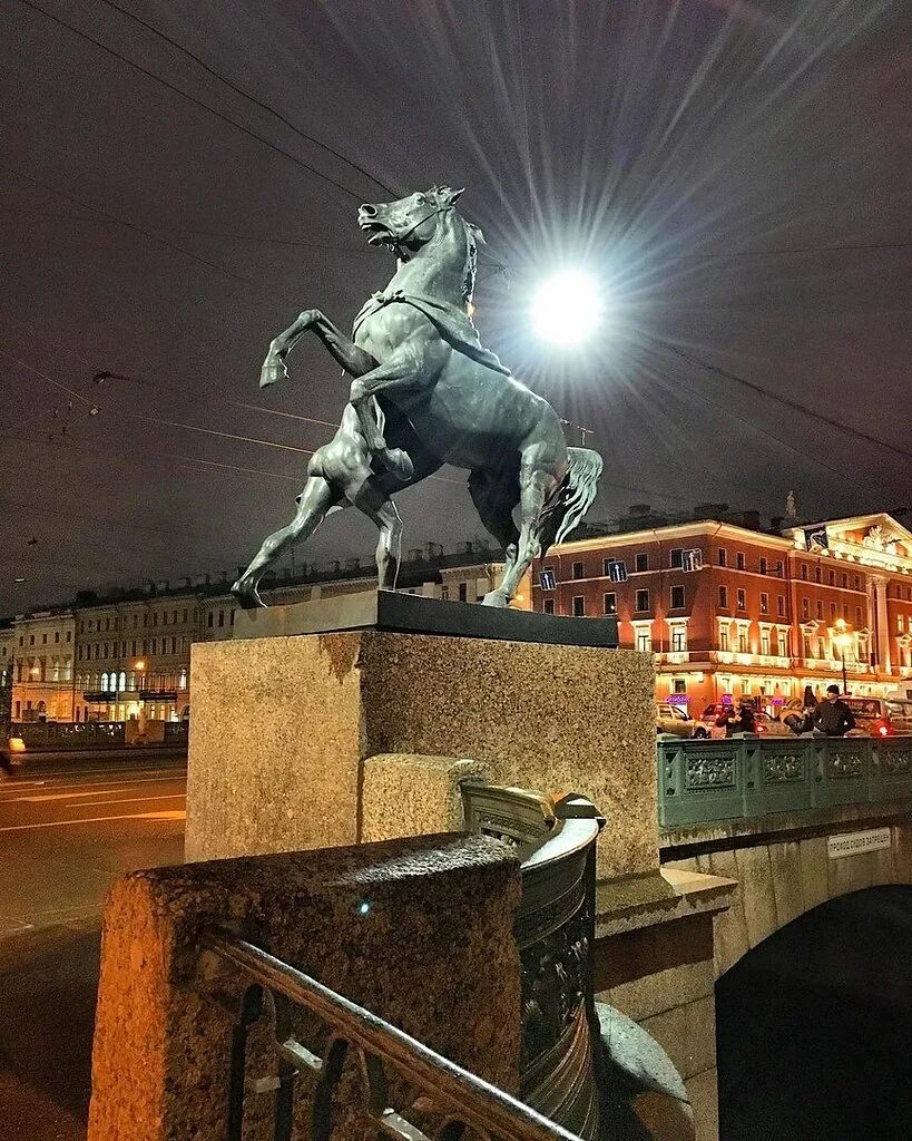 Аничков мост через какую реку. Аничкин мост в Санкт-Петербурге. Питер Аничков мост. Анечковмост в Санкт Петербурге. Аничкин мост в Питере.