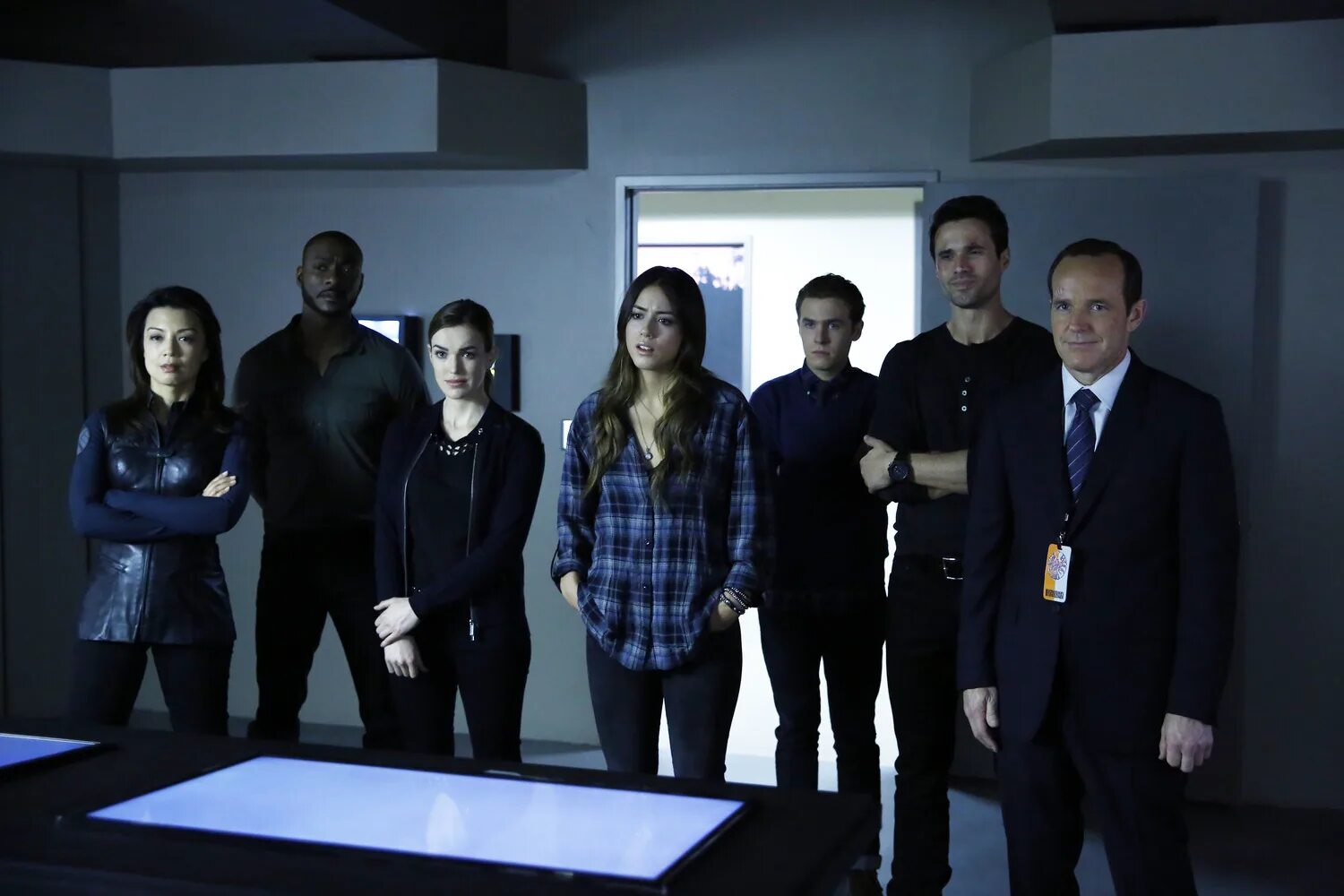 Need agents. Агенты щ.и.т 6 сезон. «агенты «щ.и.т.» (agents of s.h.i.e.l.d., 2013-2025). сериал агенты щит 6 сезон. агенты «щ.и.т.» сериал дэмиен.