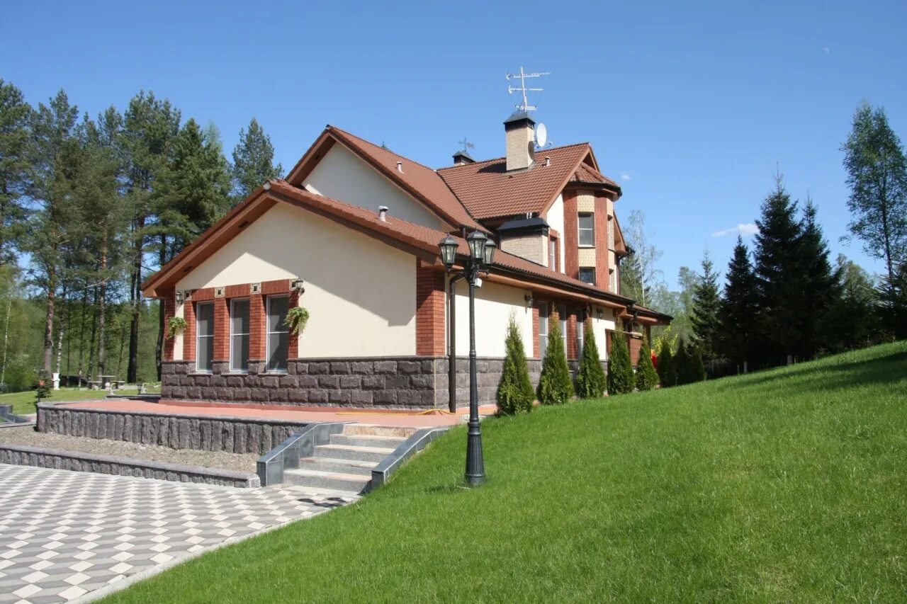 загородный дом ленобласть. мендсары ленинградская область. охтинский парк кузьмолово. дом в ленинградской области. дом в сосновом лесу.