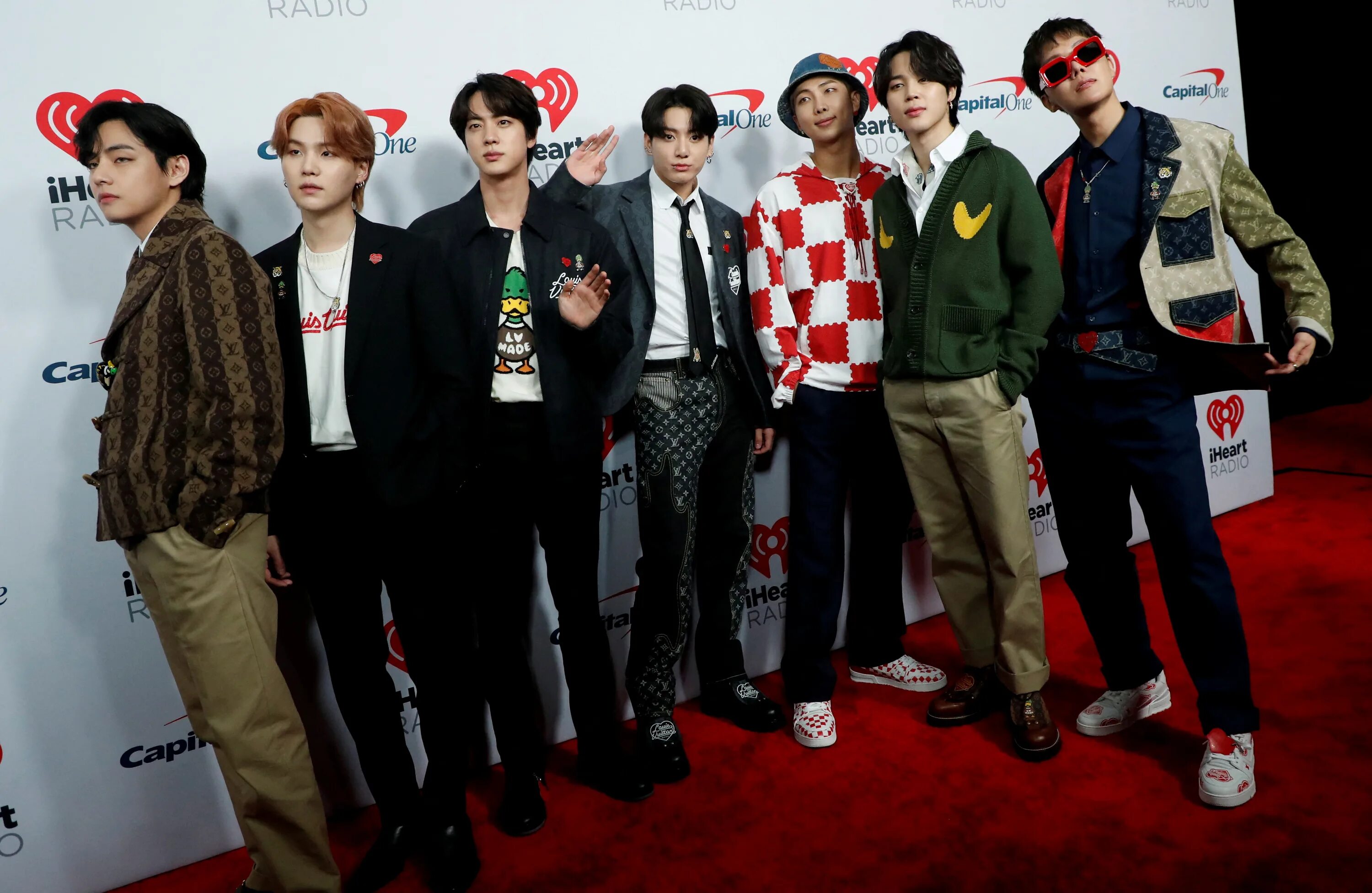 Bts 2022. Группа бтс корея последние новости сегодня 2024. Группа бтс 2024. Тэхен бтс 2022 грэмми. Bts группа корейская 2022.