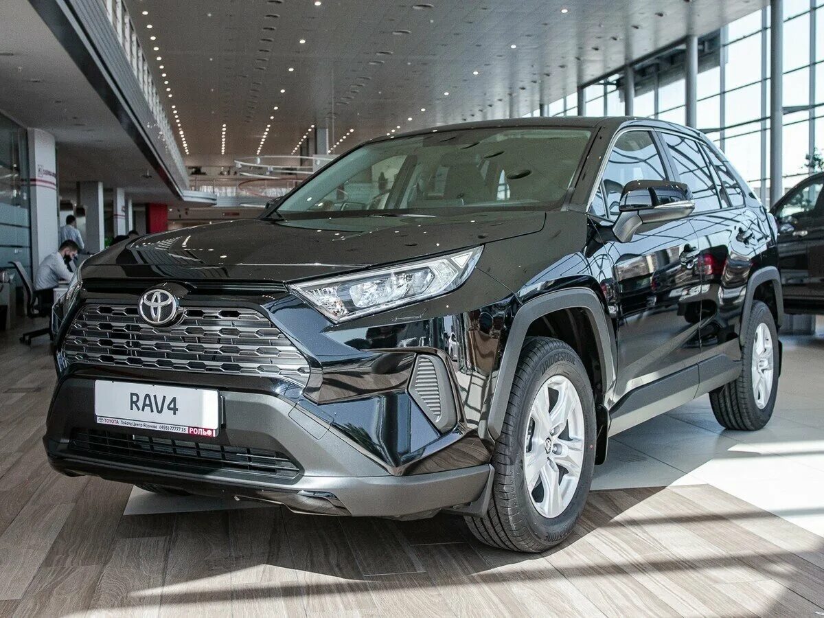 Toyota rav4 2022 года. Rav4 40. Новый тойота рав 4 казань. Рав 4 новый 2022 черно белый. Новый тойота рав 4 казань.