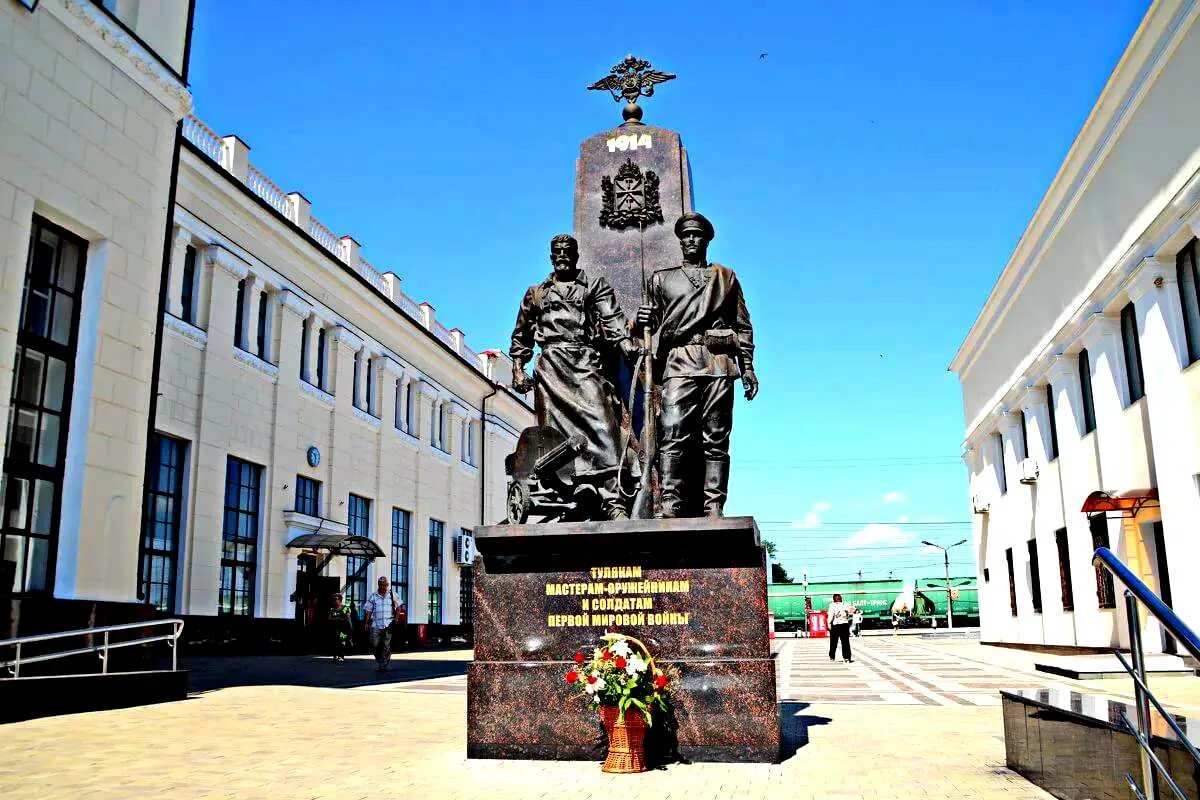 Соотечественники тулы. Памятник оружейникам в Туле. Памятник Тула город оружейников. Тулякам мастерам оружейникам памятник. Тула город герой памятники Великой Отечественной войны.