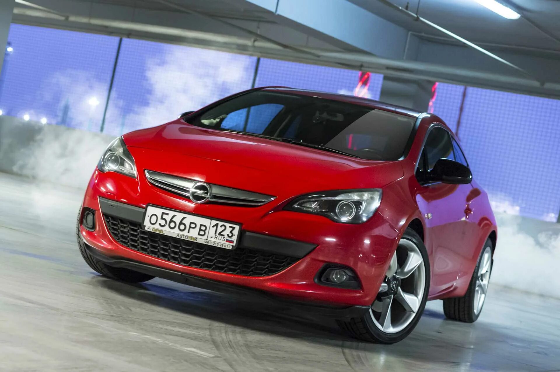 Автомобили опель с пробегом. Opel Astra GTC 1.6. Opel Astra GTC 2012. Opel Astra GTC 2017.