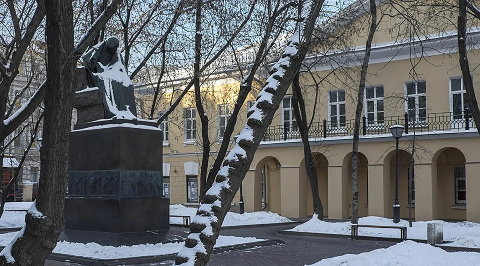Дом-музей гоголя в москве зал. Музыкальная школа гоголя. 6 училище. Дом гоголя в москве. Усадьба на никитском бульваре гоголь.