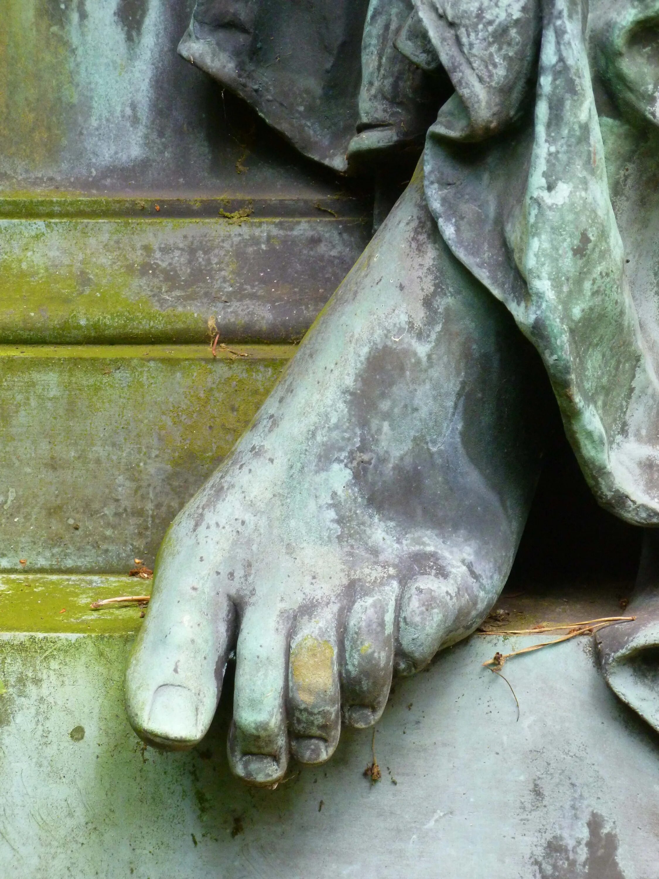 Нога статуя. Стопа скульптура. Ноги статуи. Статуя ступня. Палец Мортона в скульптуре.