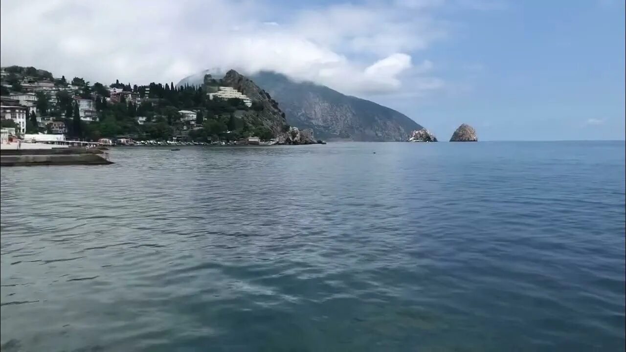 Гурзуф вид с моря. Гурзуф пляжи 2017. Гурзуф набережная потоп. Гурзуф погода и температура моря. Я люблю гурзуф.