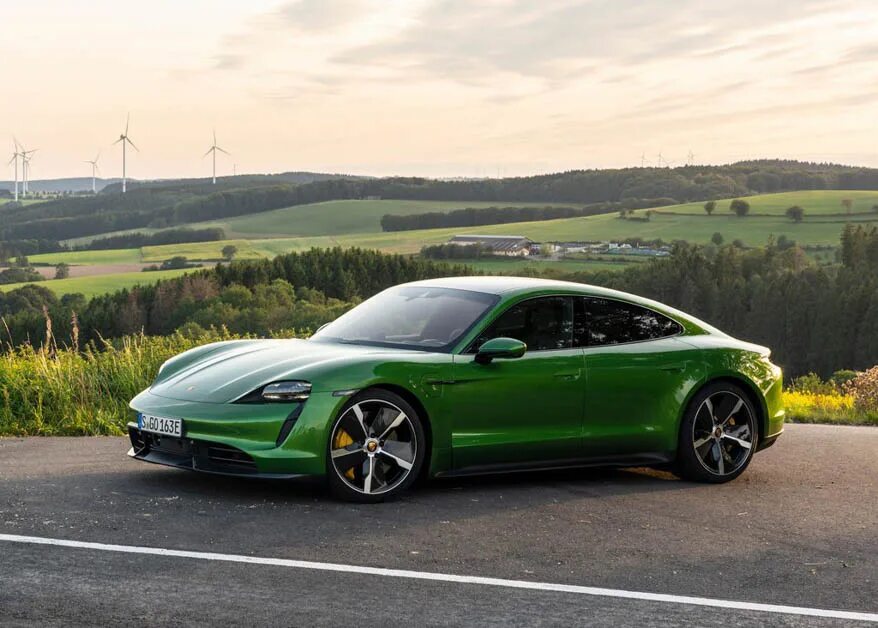 Green сколько стоит. 2020 Porsche Taycan Turbo s. Porsche Taycan Turbo s зелёный. Porsche Tycane Turbo s 2020. Porsche Taycan темно зеленый.