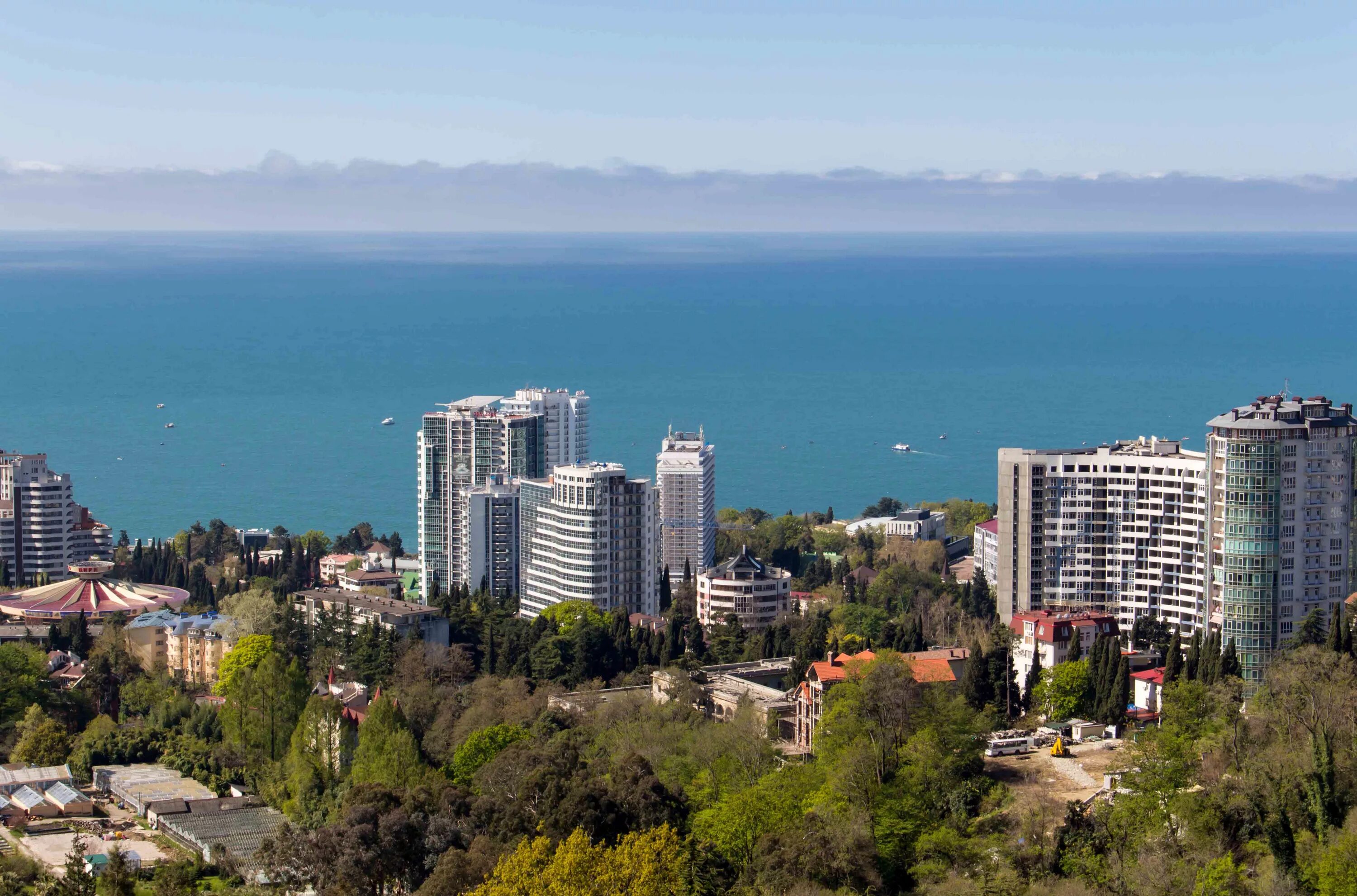 Проспекты краснодарского края. Город Сочи черное море. Черное море курорт Сочи. Курортные районы Сочи. Чёрное море Сочи панорама.