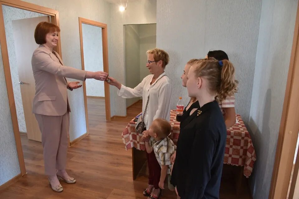 Многодетная семья помощь в жилье. Многодетная семья. многодетная семья воронеж. многодетная семья жилье.