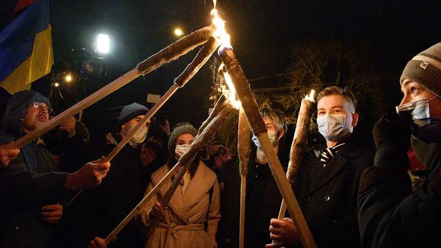 факельное шествие таллин 1944. факельное шествие в украине 2021. марш бандеры. факельное шествие в киеве 2021. факельное шествие в киеве 2024.