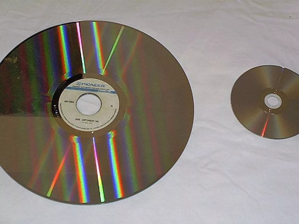 LD Laserdisc лазердиски. Laserdisc и компакт диск. ЛД диск лазердиск. Laserdisc Philips.