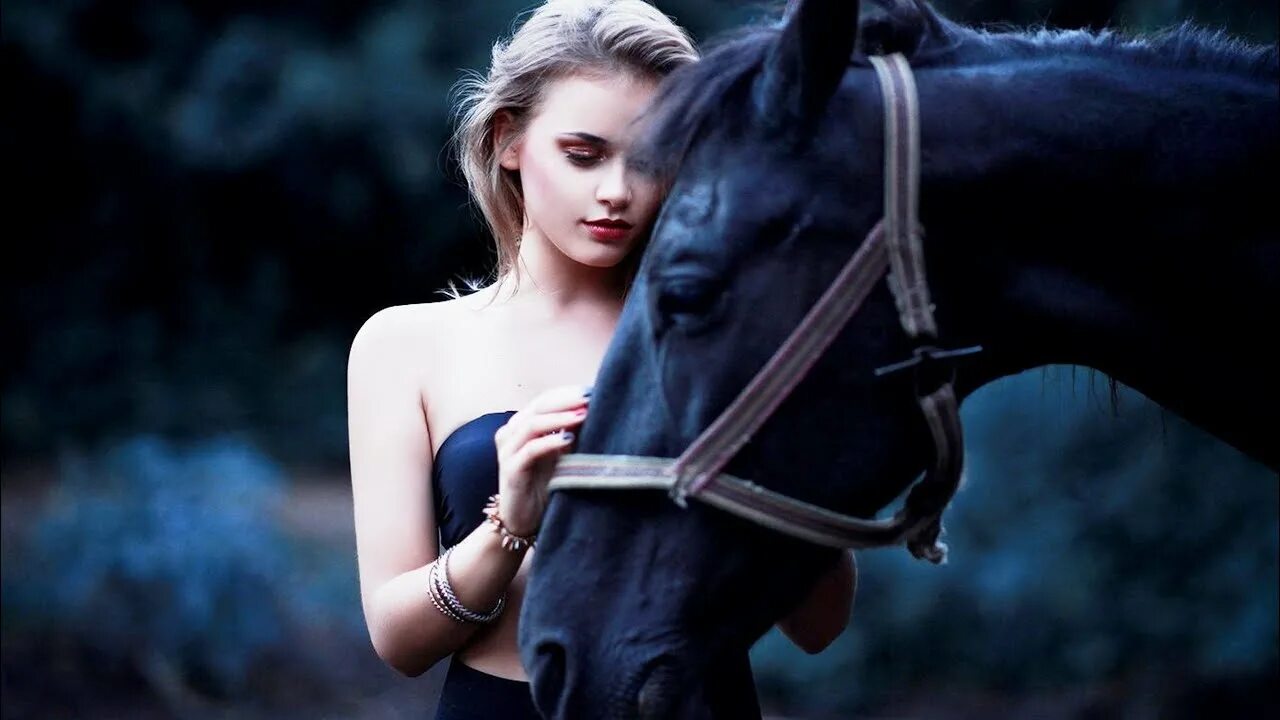 Обои лошади. Horsegirl. Девочка на лошади. Красивая девушка на лошади. Девушка с лошадью.
