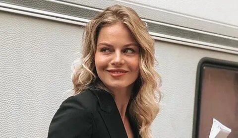 Ауыздағы әйел жеке