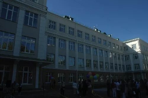 Гимназия 2 екб. Гимназия 2 екатеринбург внутри. Школа 2 екатеринбург. Гимназия 2 екб. Школа 2 гимназия екатеринбург.